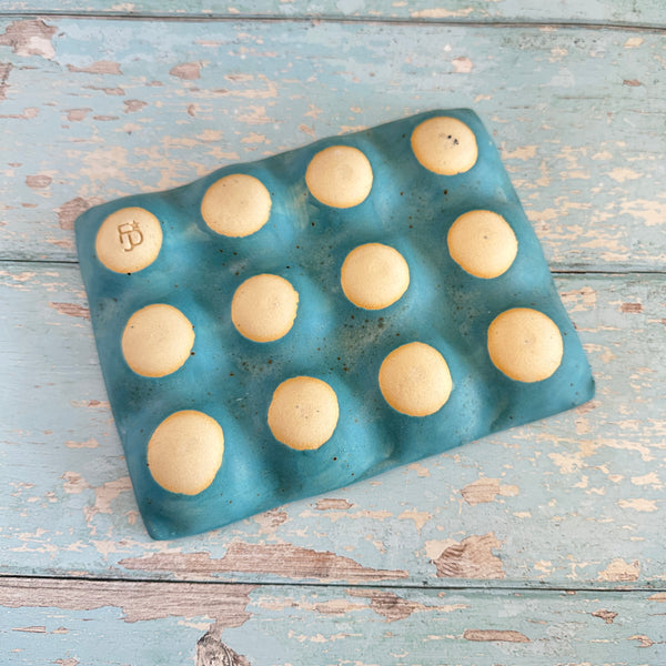 Blue Egg Tray, Holds 12 Eggs
