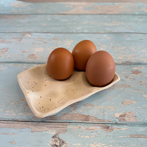 White Egg Tray, Holds 6 Eggs